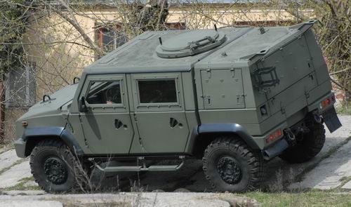 Легкая бронированная машина Iveco LMV 2